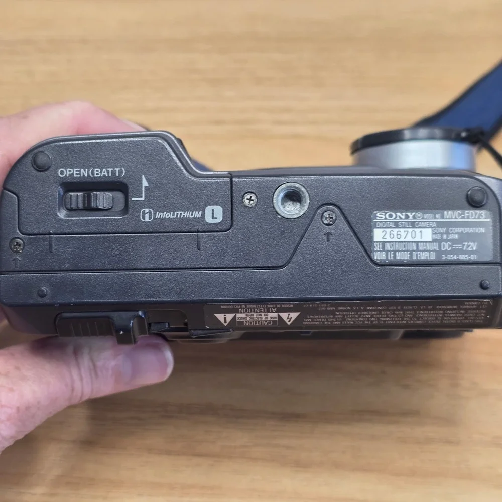 Sony Mavica MVC FD73 Digital Still Camera‎ 10x Optical Zoom Camera Untested